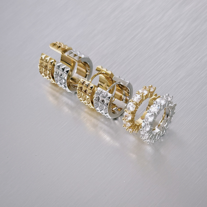 IRIS DIAMOND EARCUFF