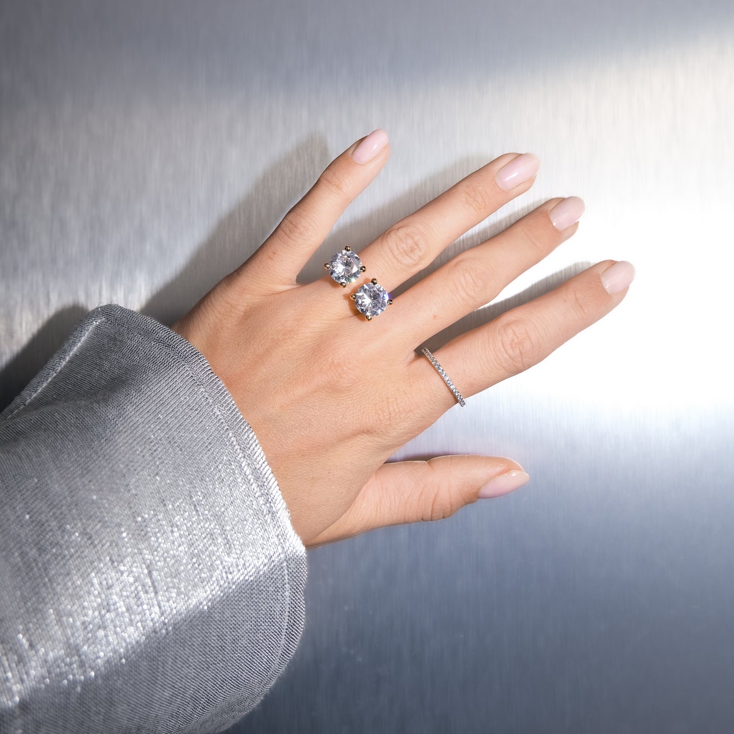 DOUBLE_DIAMOND_RING_GOLD_HAND